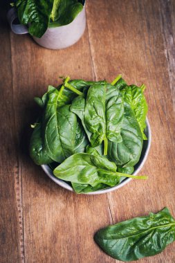 Yeşil taze ıspanak