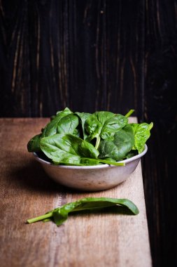 Yeşil taze ıspanak