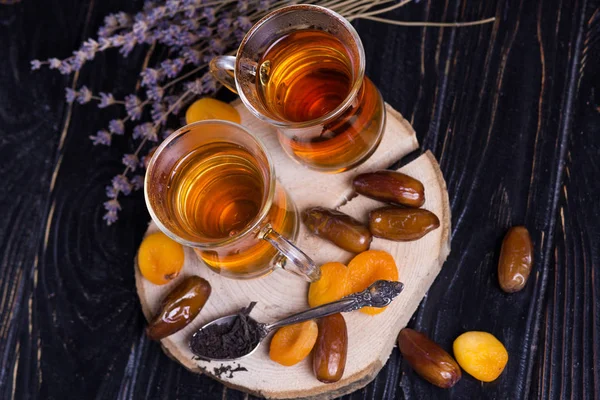 Tee mit getrockneten Früchten — Stockfoto