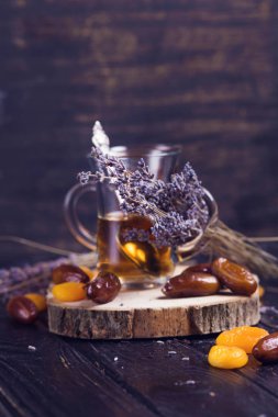 Kurumuş meyveli çay