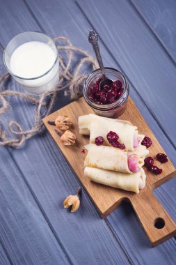 Vişne reçelli krep