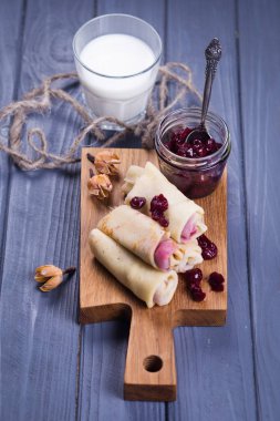 Vişne reçelli krep