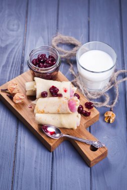 Vişne reçelli krep