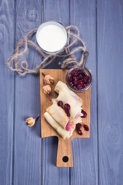 Vişne reçelli krep