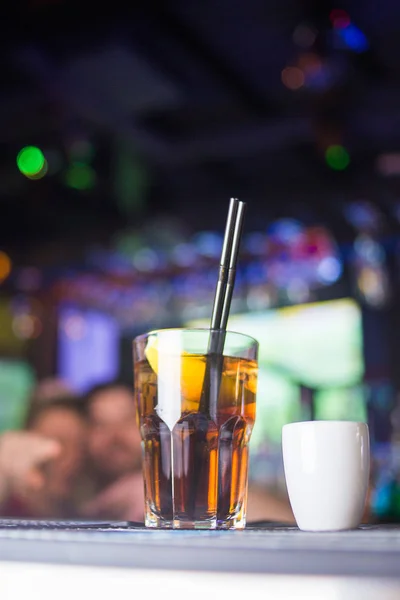 Alkoholický nápoj s citrusy — Stock fotografie