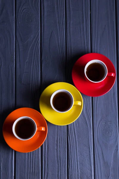 Tazas de color con café — Foto de Stock