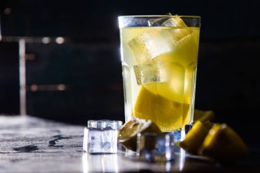 Soğuk limon içecek