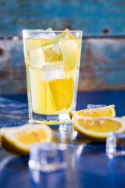 Soğuk limon içecek