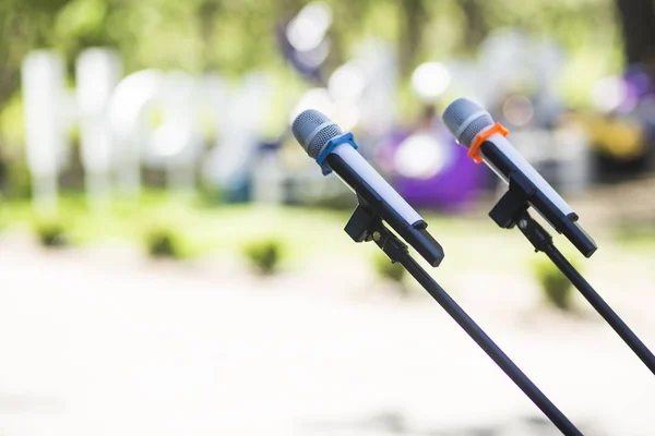 Microphone is outside — Stock Photo, Image