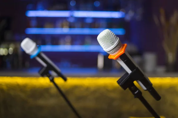 Microphone in restaurant — Stock Photo, Image