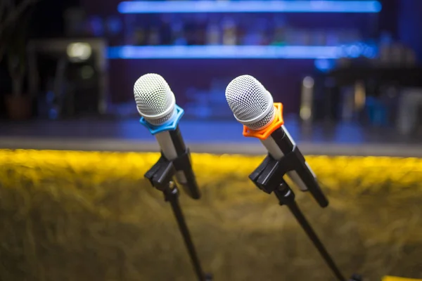 Microphone in restaurant — Stock Photo, Image