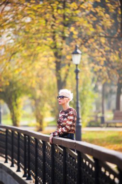 sonbahar Park şık kadın