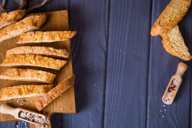 Çıtır tuzlu ekmek.