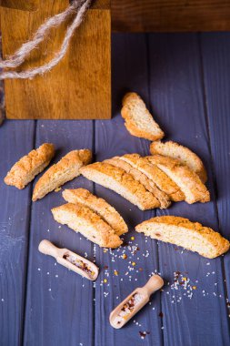 Çıtır tuzlu ekmek.