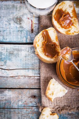 taze ekmek ile Çikolatalı hamur