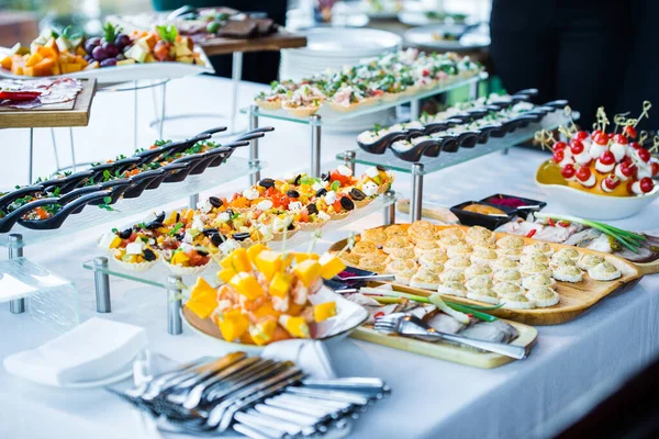 Evento Catering Tavolo Interno Banchetto Con Una Varietà Snack — Foto Stock