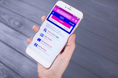Kyiv, Ukrayna - 15 Mayıs 2020: Wizzair 'ın oynadığı akıllı telefon ekranda, Illustrative Editorial