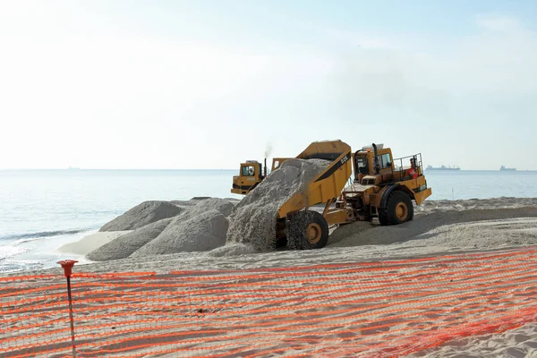 Dump Truck Dumping Sand on the Beach — Stock Photo, Image
