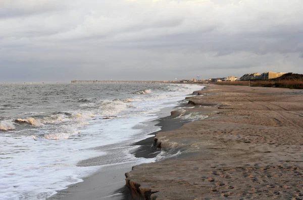 Steile Klippen am Strand von Caswell, nc — Stockfoto