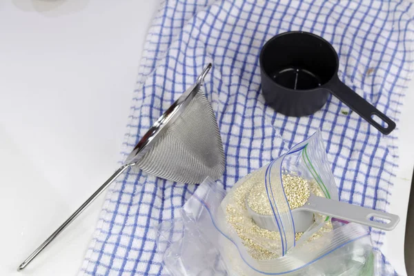 White Quinoa Seeds in a Measuring Cup — Stockfoto