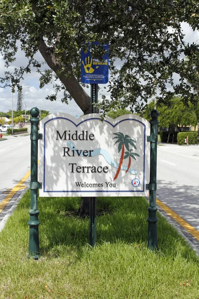 Middle River Terrace zaprasza na znak — Zdjęcie stockowe
