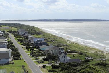 Deniz feneri görünümü Caswell Beach, NC