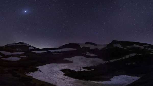 Stars over snowy hills — Stock Photo, Image