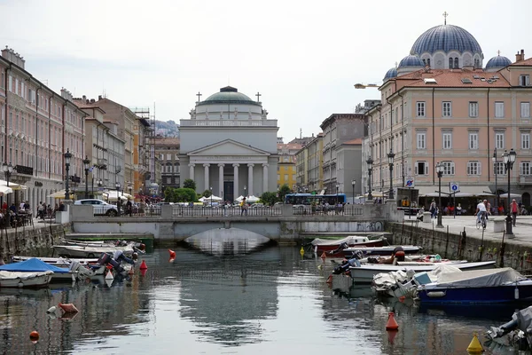 El canal en la calle de Trieste — Foto de Stock
