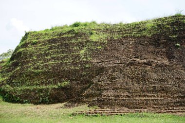 Dakkhina Stupa Anuradhapura içinde