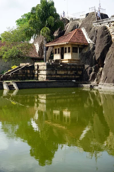 Temple du Rocher d'Isurumuniya — Photo