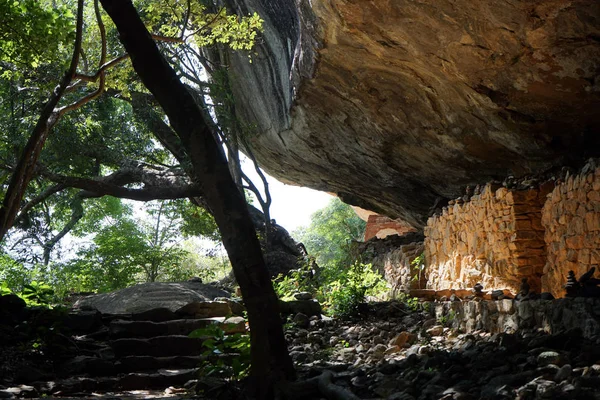 Rock yakınındaki adımları
