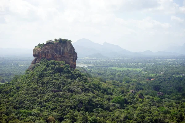 Sigiriya Roca y bosque —  Fotos de Stock