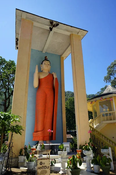 Grote staande Boeddha — Stockfoto