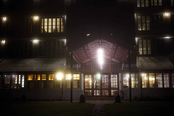 Hotel de fábrica de chá à noite — Fotografia de Stock