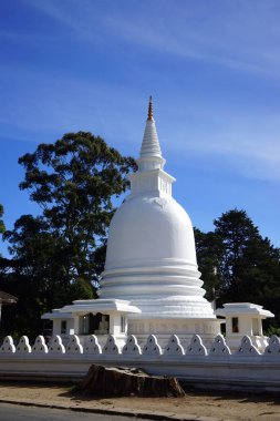 Beyaz stupa Manastırı