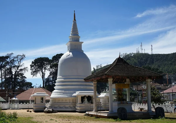 Dagoba in boeddhistische klooster — Stockfoto