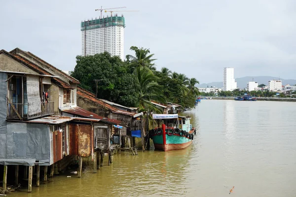 Boat and house — Stock Photo, Image