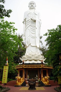 Buda manastırı ayakta