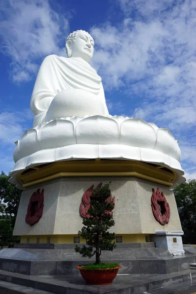 Grote witte buddha — Stockfoto