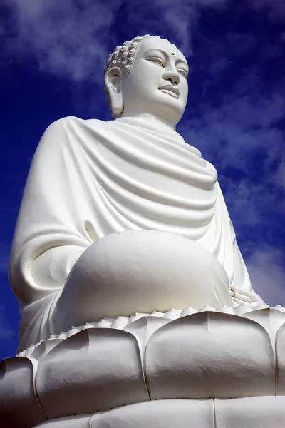 Buda blanco grande — Foto de Stock