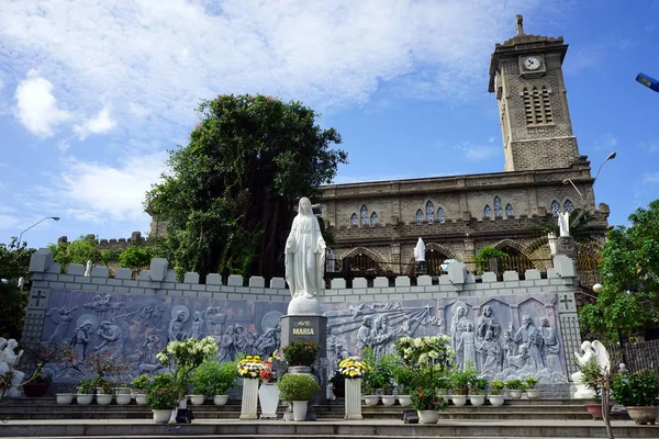 Ave Maria et cathédrale — Photo