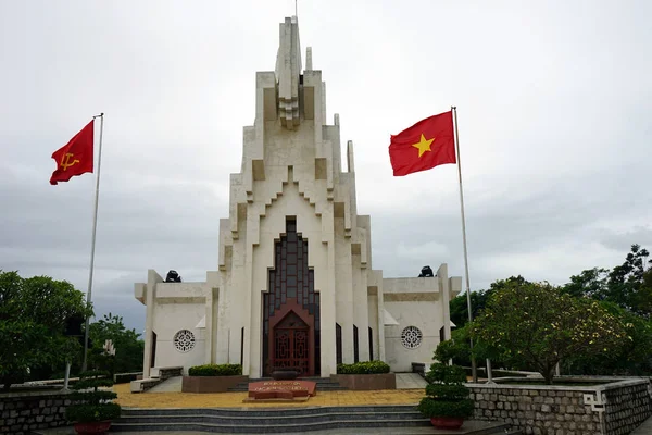 Monumento a los Mártires Heroicos en la Montaña Nhan — Foto de Stock
