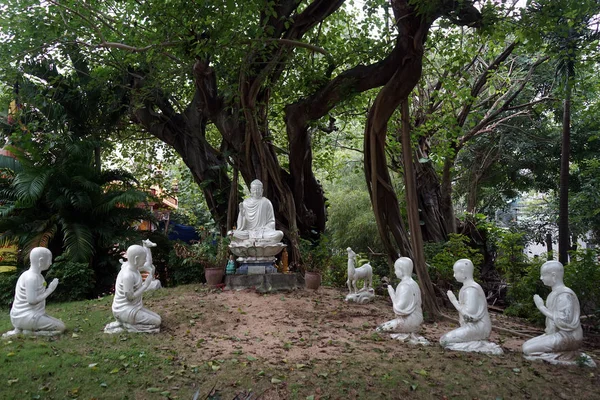 Buddha and students — Stock Photo, Image