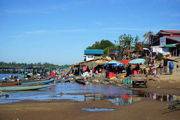 Aan de oever van de Mekong — Stockfoto