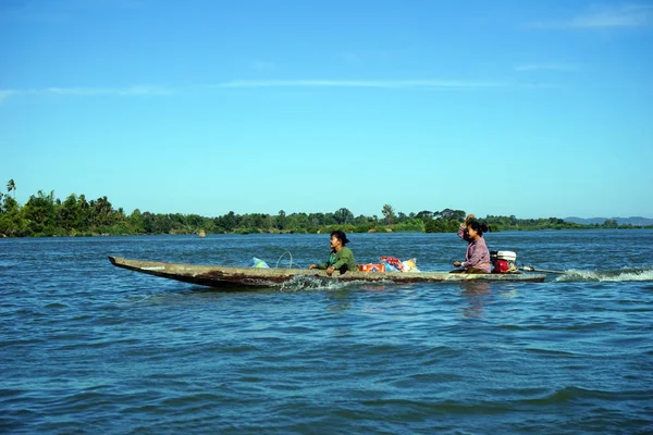 Deux femmes sur le bateau — Photo