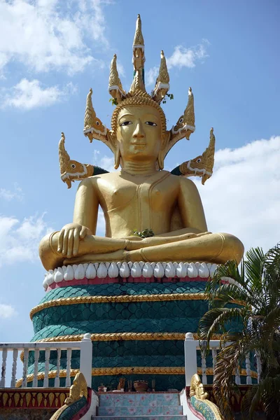 Grote gouden Boeddha — Stockfoto