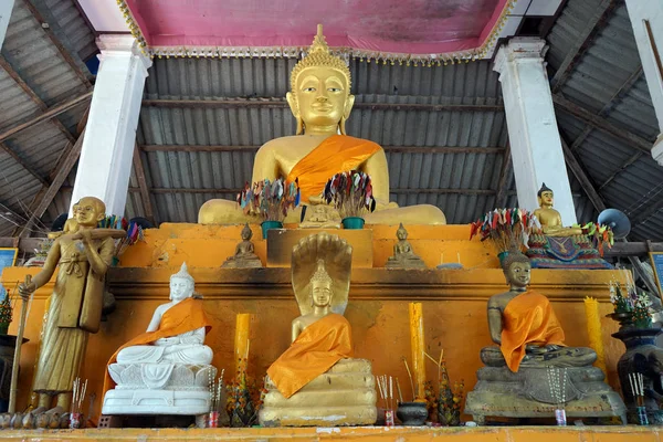 Inside buddhist temple — Stock Photo, Image