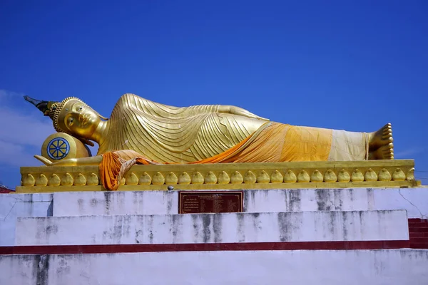 Gouden slapende boeddha — Stockfoto