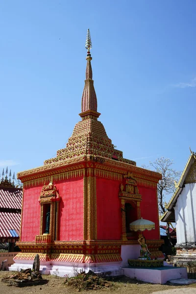 Roter Tempel in wat — Stockfoto