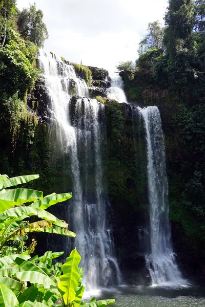 Tad Cheuang waterfall — Stock Photo, Image